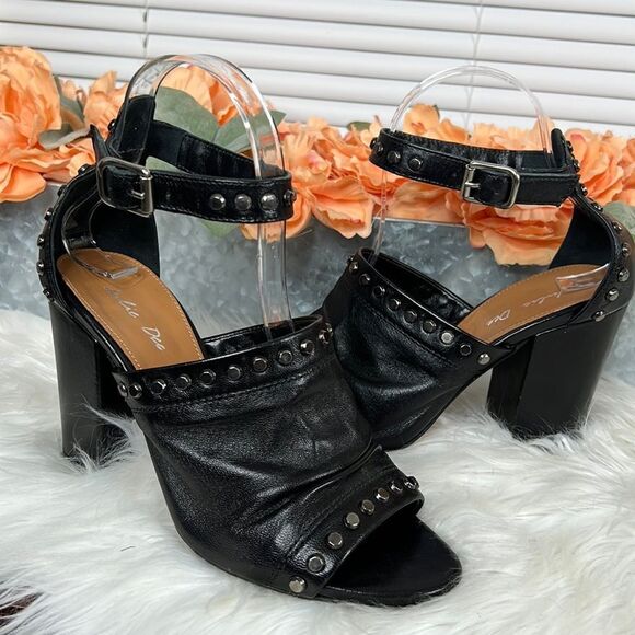 Julie Dee Leather Sandals - Picture 1 of 9